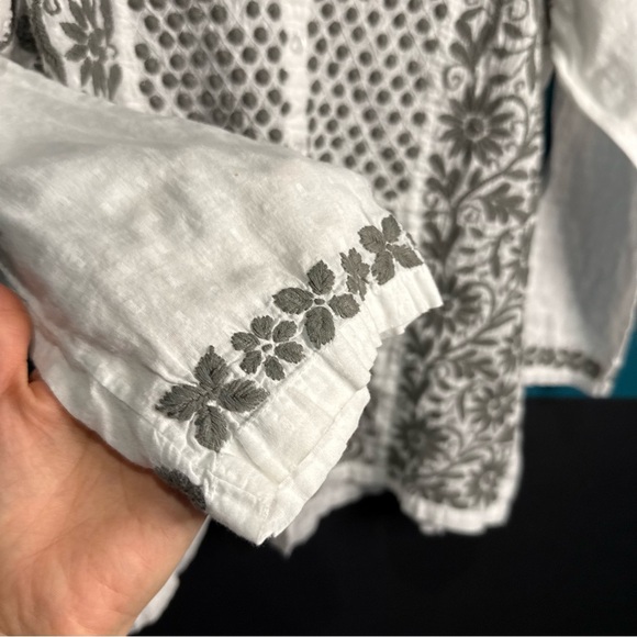 Chic White and Gray Tunic Top - Picture 3 of 3